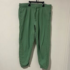 Aritzia TNA Green Boyfriend Fit Sweat Pant. Size Large